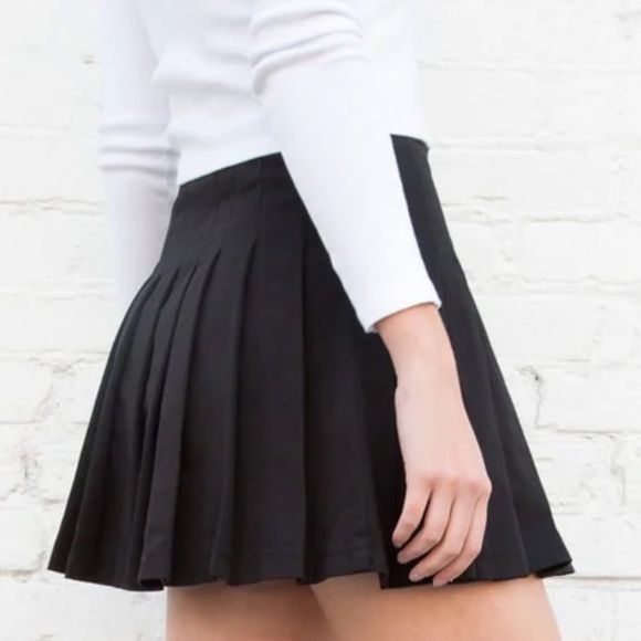 NWT Brandy Melville Black Pleaded Dana Skirt 90s Y2K Vintage - Picture 3 of 7